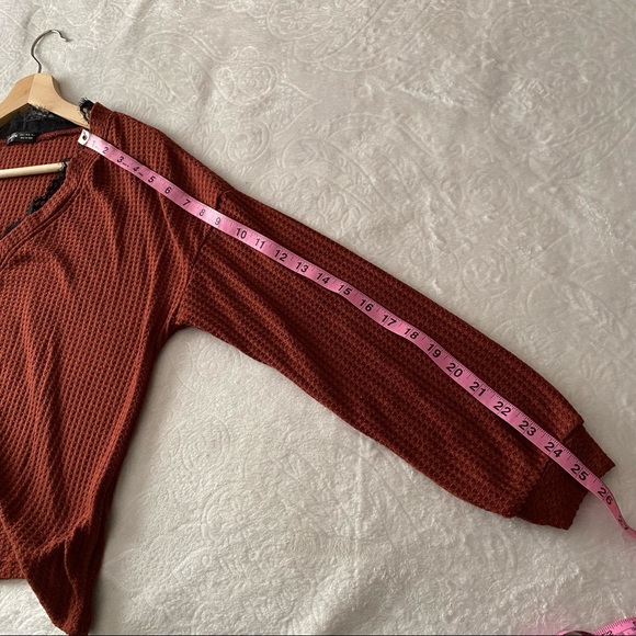 Eyelash Lace Trim V-Neck Waffle Top - Picture 6 of 10